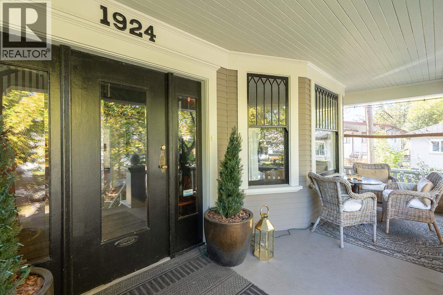 1924 Parker Street, Vancouver, British Columbia V5L 2L3 - Photo 3 - R3107803