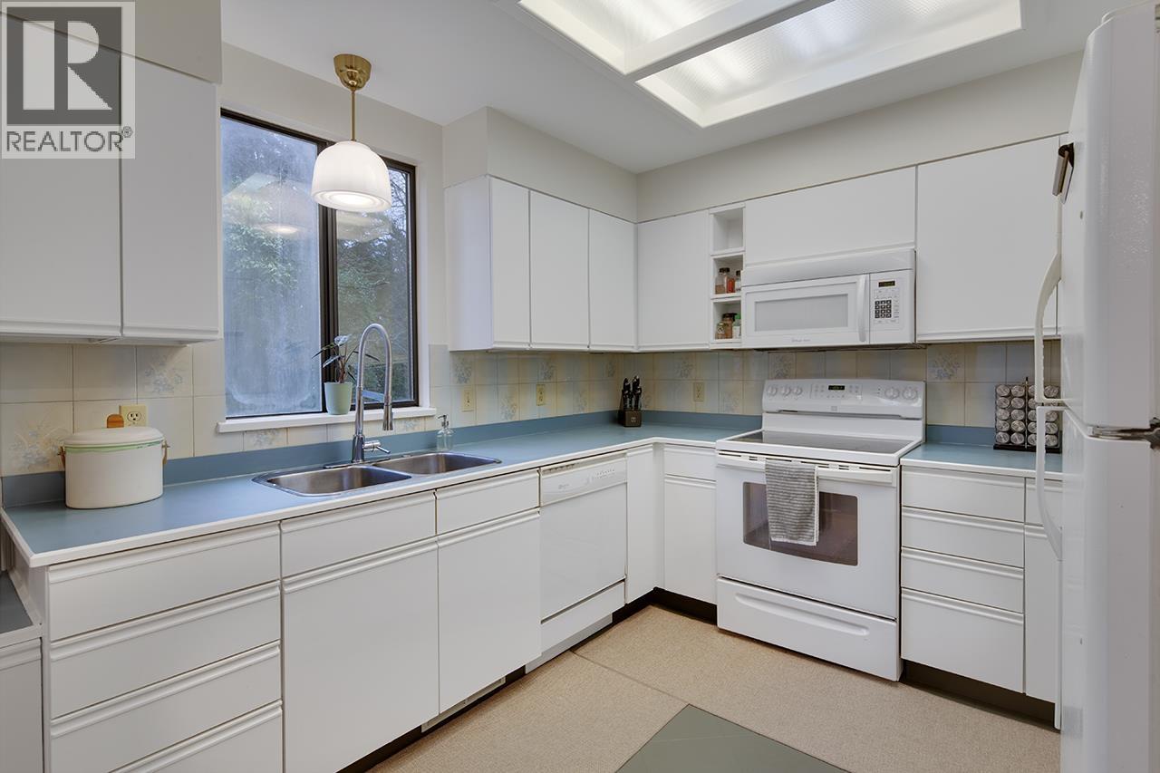 1736 Langan Avenue, Port Coquitlam, British Columbia  V3C 1K7 - Photo 10 - R3107815