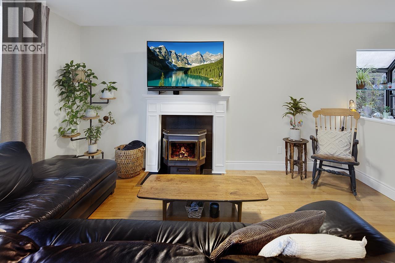 1736 Langan Avenue, Port Coquitlam, British Columbia  V3C 1K7 - Photo 4 - R3107815