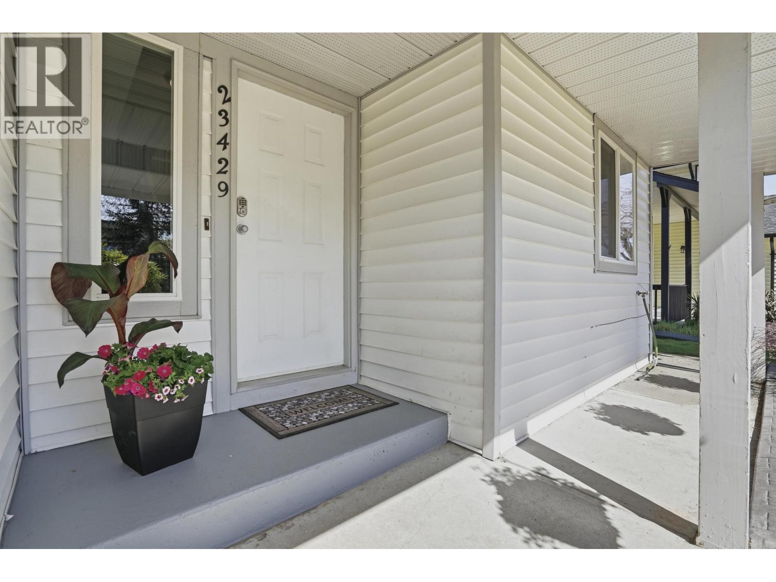 23429 Sandpiper Avenue, Maple Ridge, British Columbia  V2X 9M4 - Photo 2 - R3107818