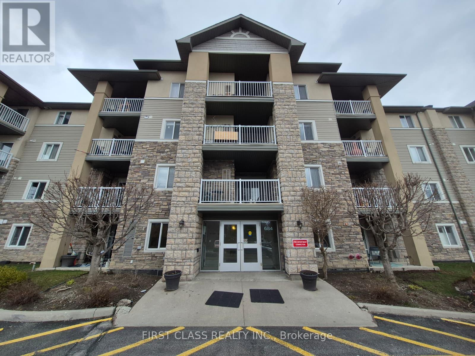 404 - 684 WARDEN AVENUE, Toronto, Ontario