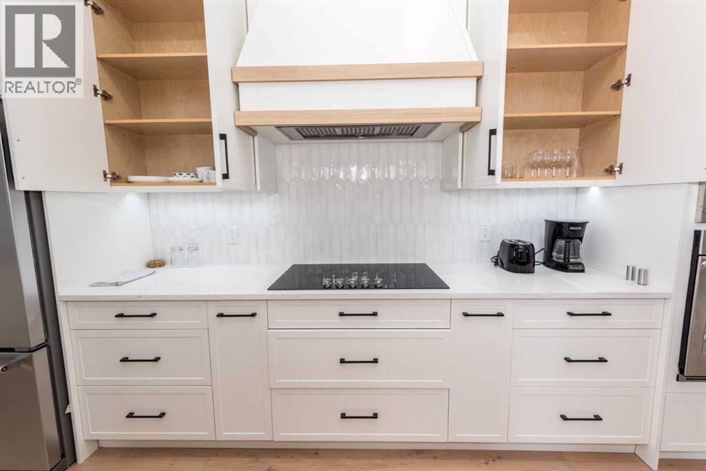 31 Harvard Street NW, Calgary, Alberta  T2K 2B5 - Photo 9 - A2288389