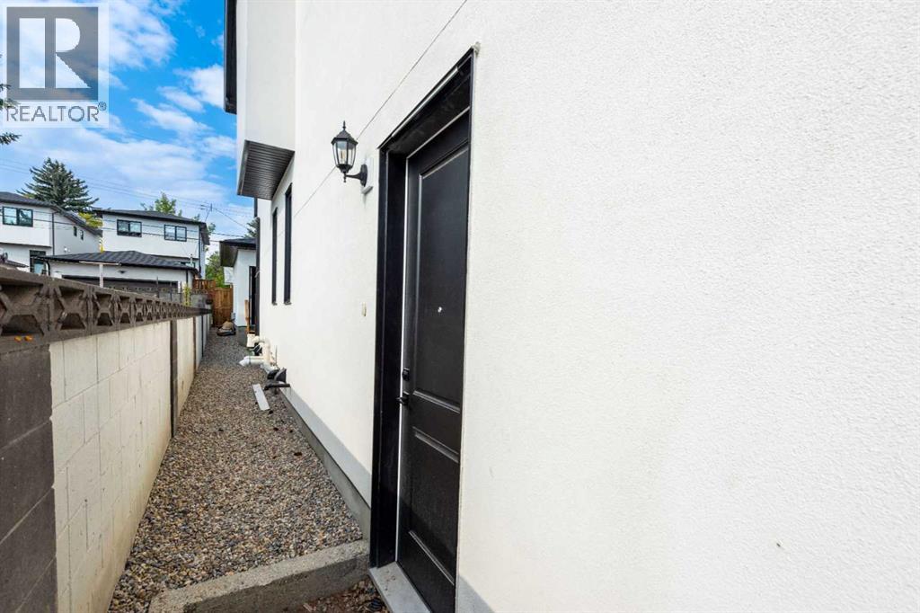 31 Harvard Street NW, Calgary, Alberta  T2K 2B5 - Photo 47 - A2288389