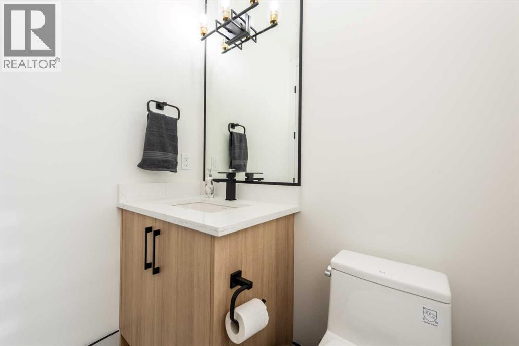 31 Harvard Street NW, Calgary, Alberta  T2K 2B5 - Photo 13 - A2288389