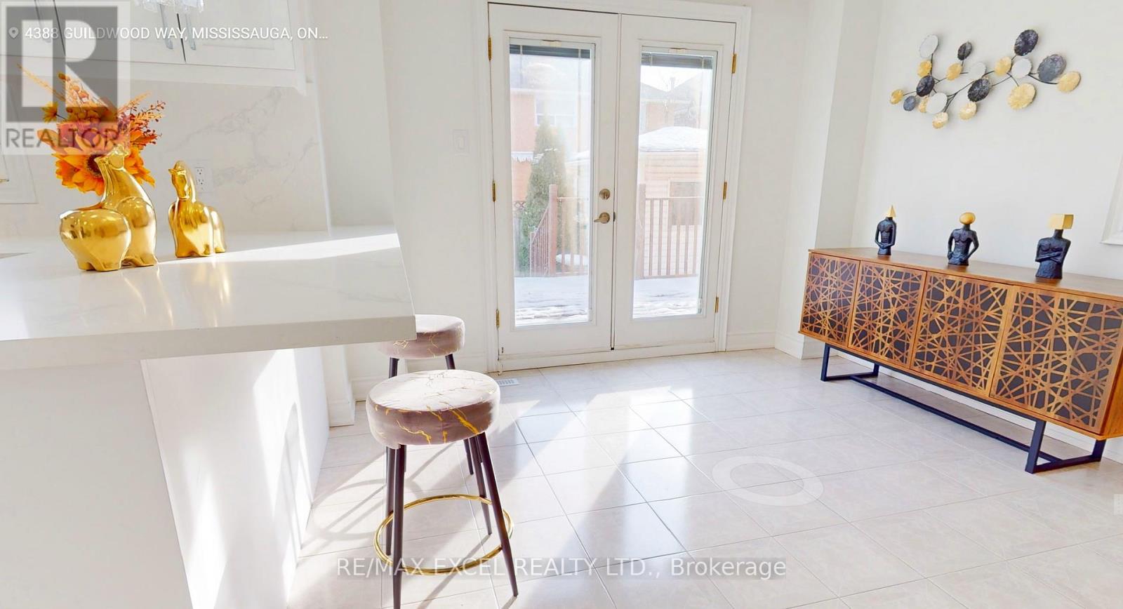 4388 Guildwood Way, Mississauga, Ontario  L5R 2A4 - Photo 14 - W12967820