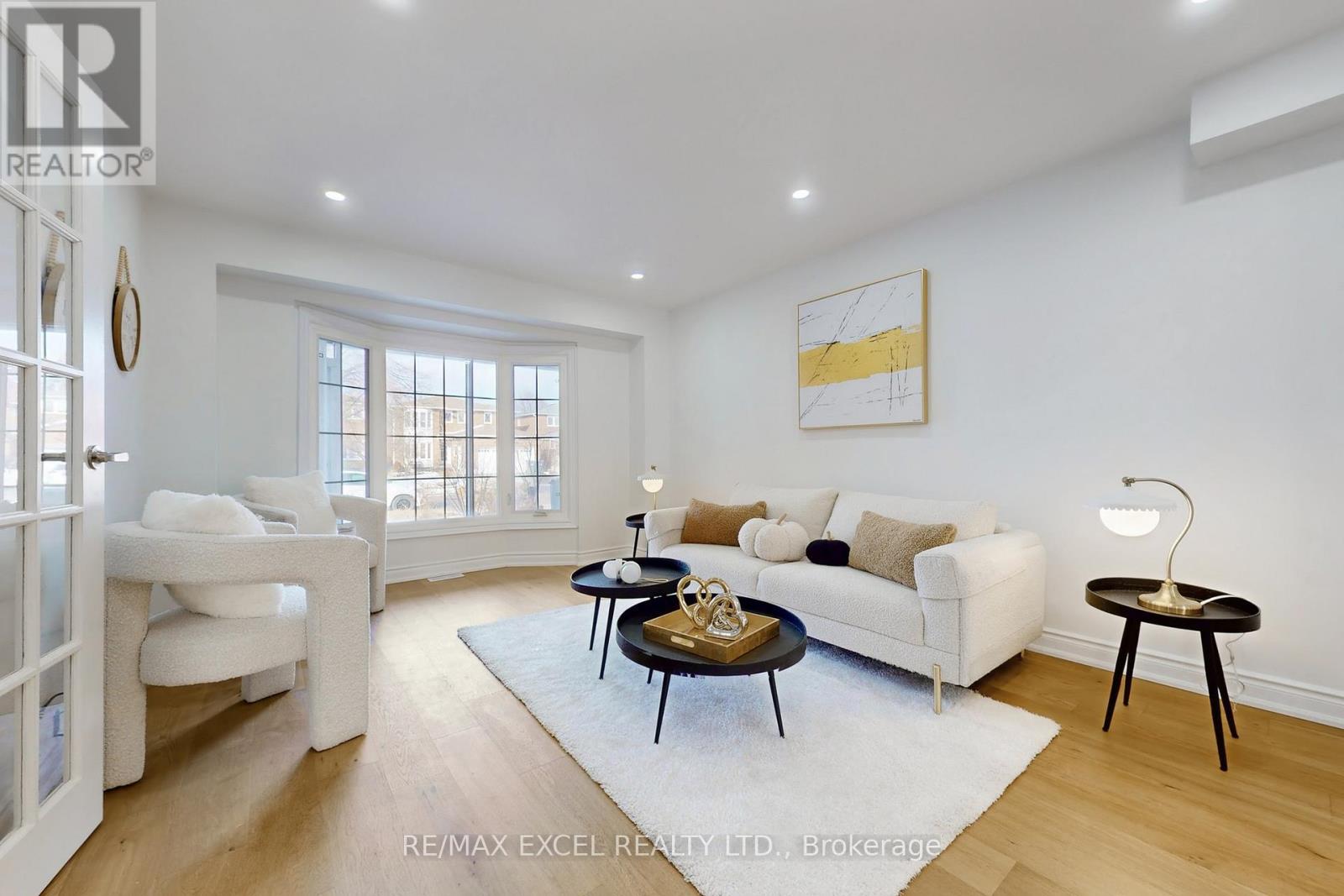 4388 Guildwood Way, Mississauga, Ontario  L5R 2A4 - Photo 6 - W12967820