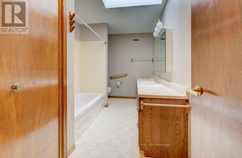 4137 Wilmot Easthope Road, Wilmot, Ontario  N3A 3S6 - Photo 18 - X12967804