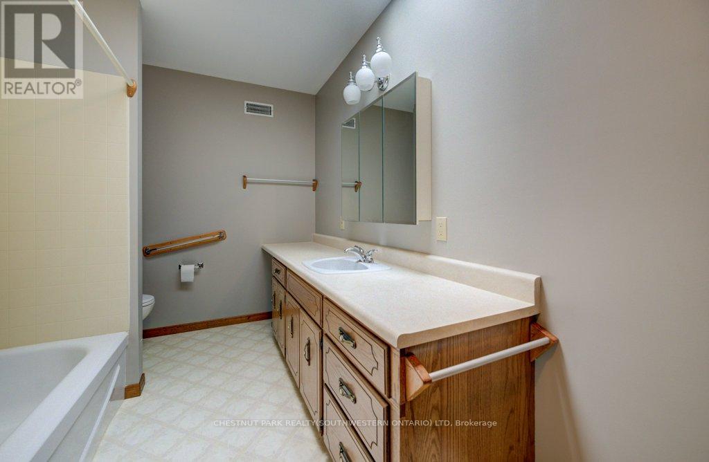 4137 Wilmot Easthope Road, Wilmot, Ontario  N3A 3S6 - Photo 19 - X12967804