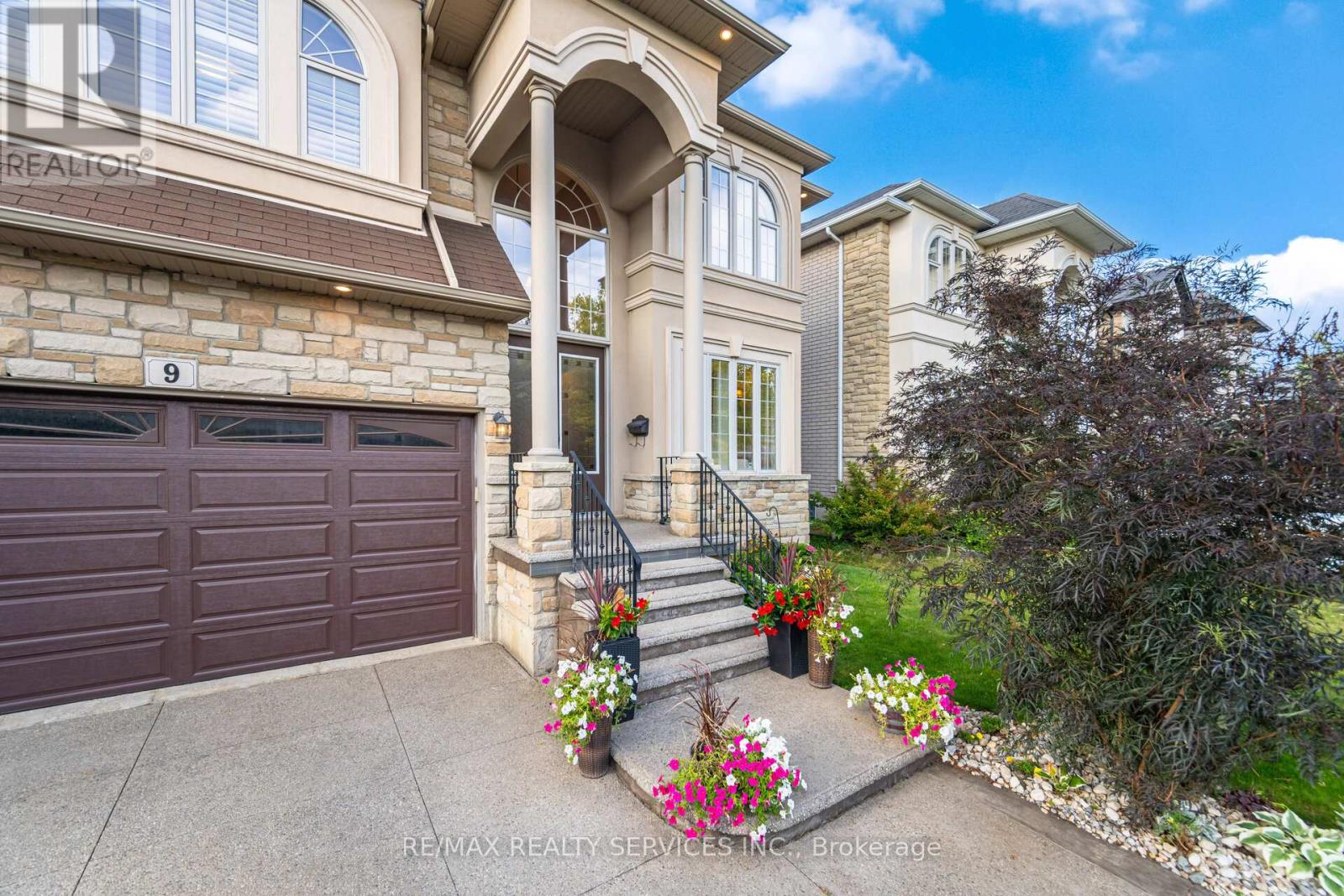 9 Lorupe Court, Hamilton, Ontario  L9G 0B4 - Photo 4 - X12967834