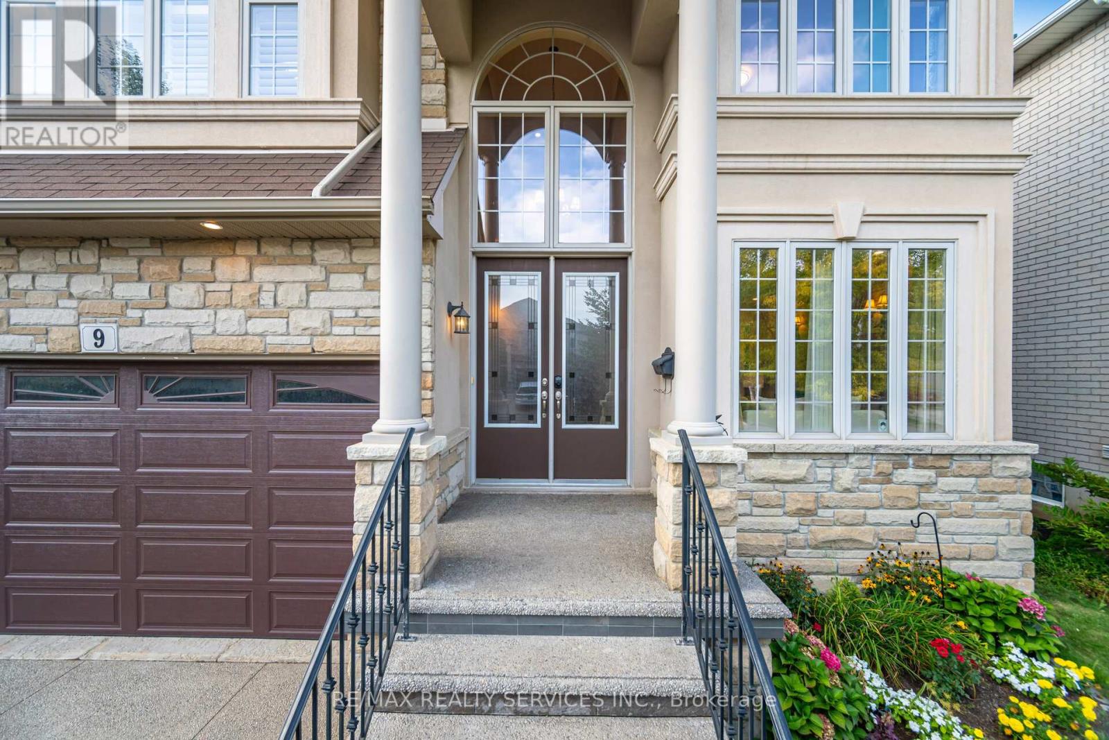 9 Lorupe Court, Hamilton, Ontario  L9G 0B4 - Photo 5 - X12967834