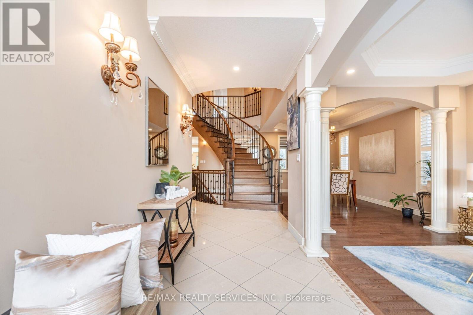 9 Lorupe Court, Hamilton, Ontario  L9G 0B4 - Photo 7 - X12967834