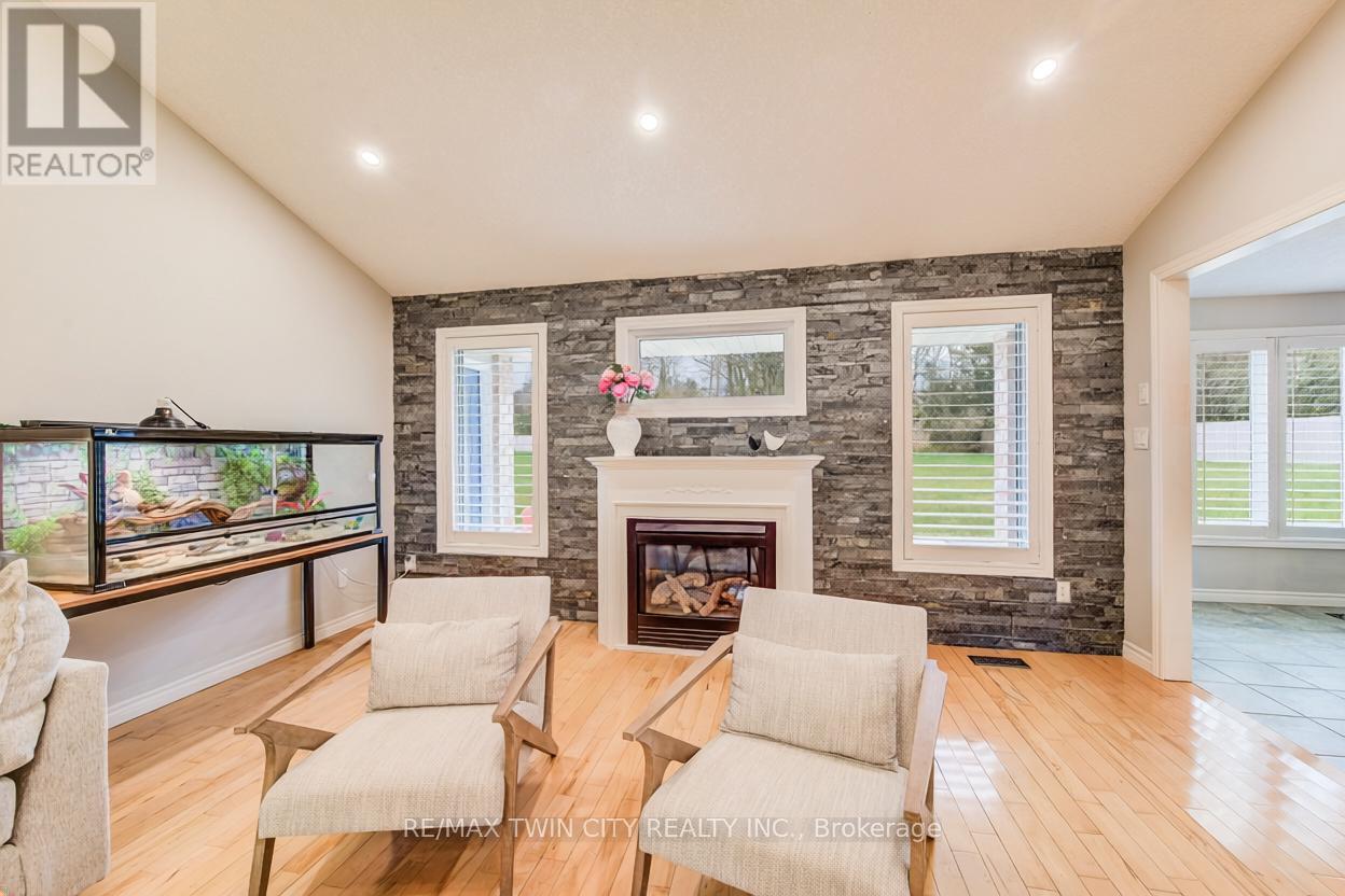 77 Laschinger Boulevard, Wilmot, Ontario  N3A 2G7 - Photo 11 - X12967838