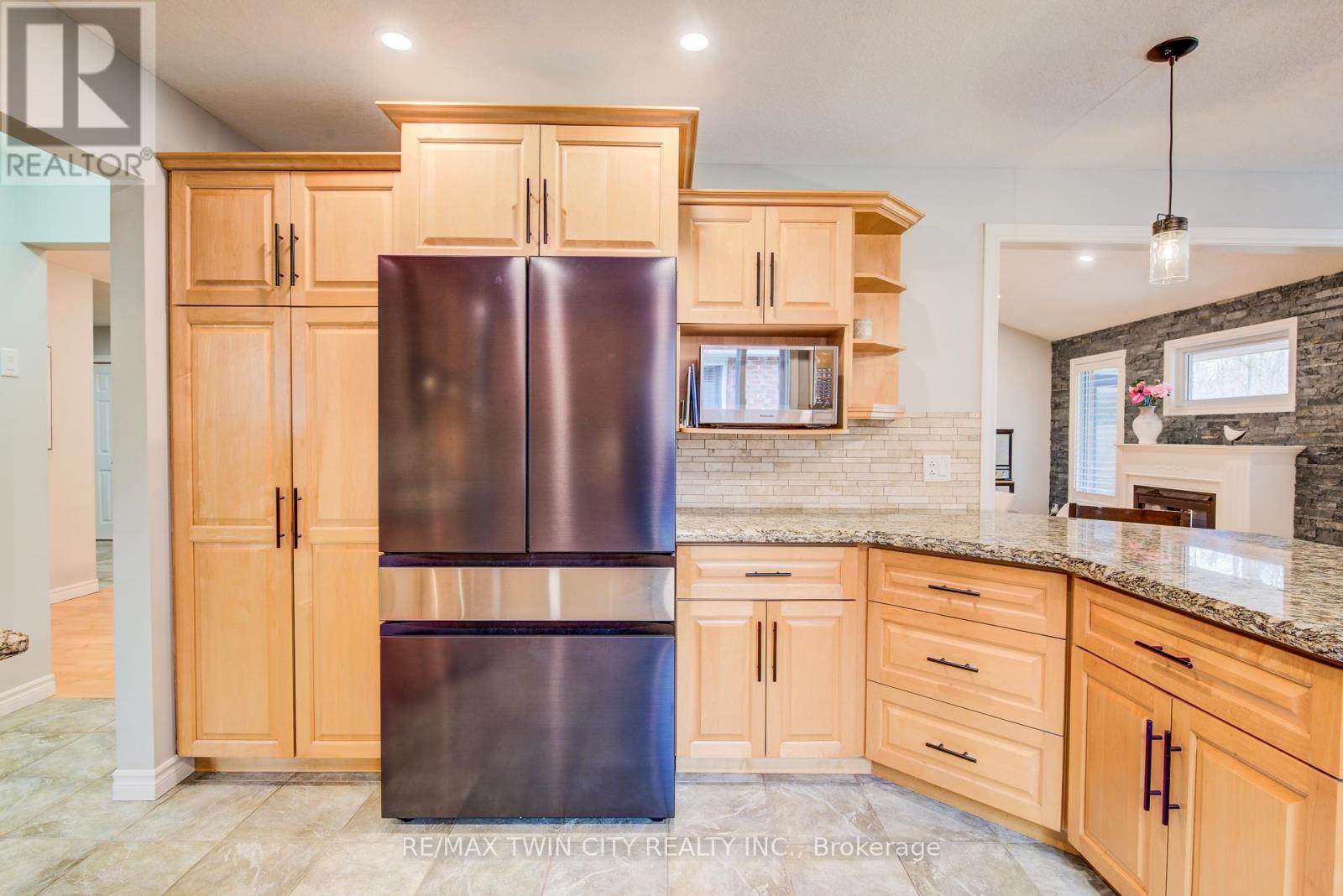 77 Laschinger Boulevard, Wilmot, Ontario  N3A 2G7 - Photo 18 - X12967838