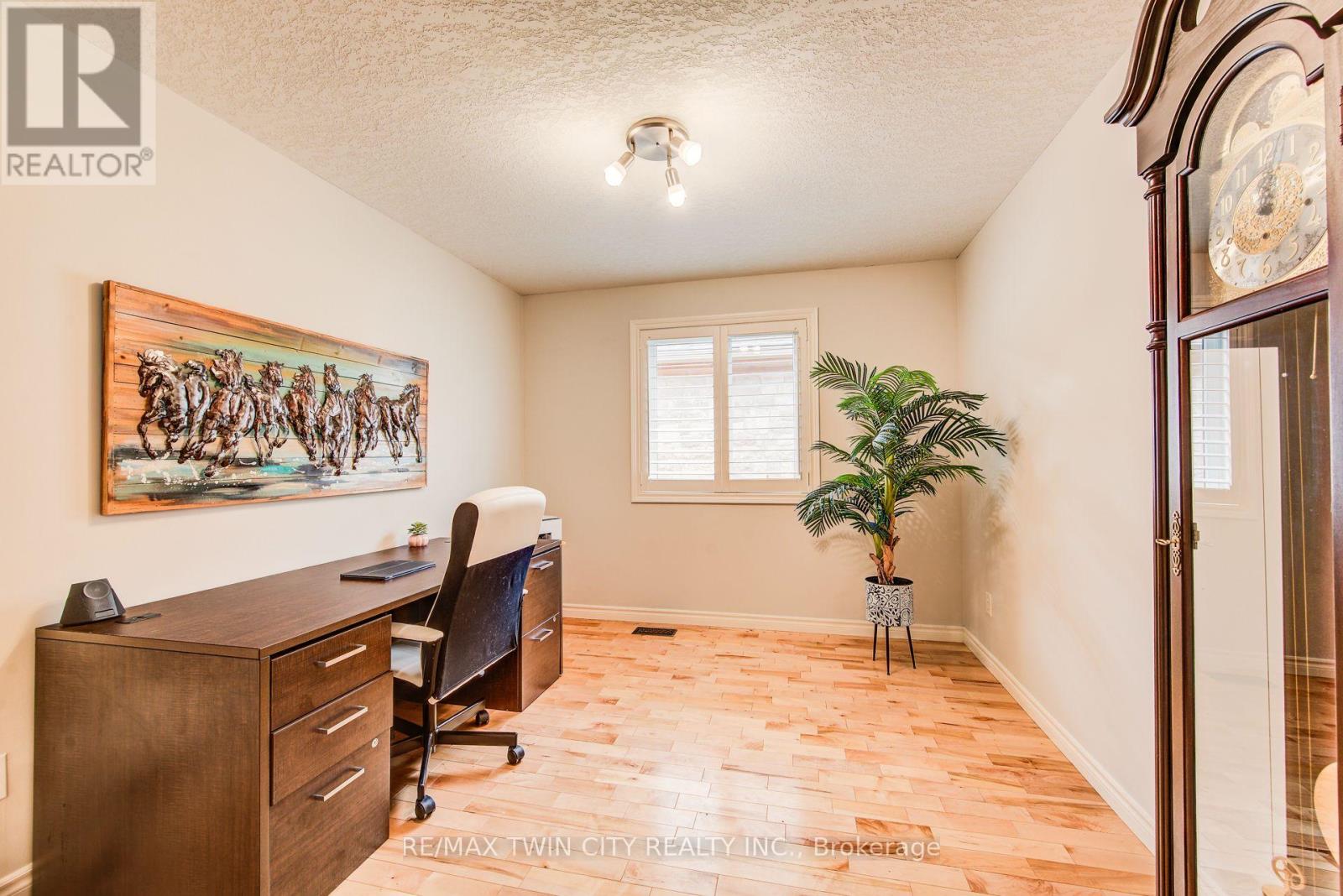 77 Laschinger Boulevard, Wilmot, Ontario  N3A 2G7 - Photo 21 - X12967838