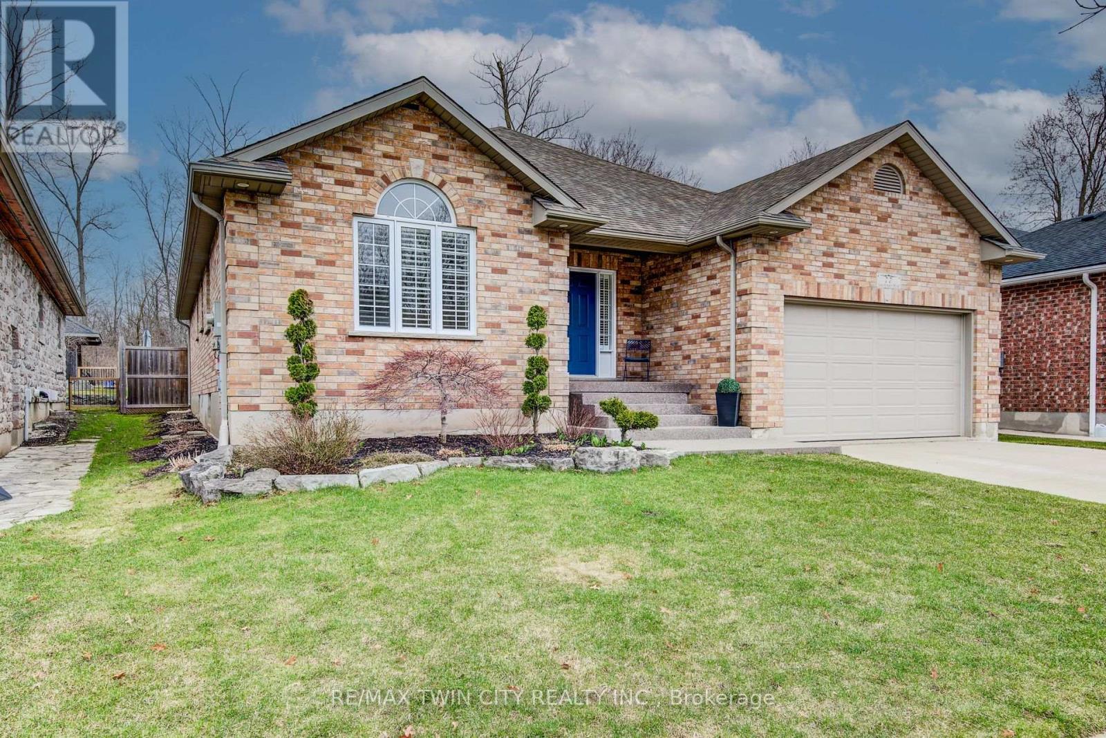 77 Laschinger Boulevard, Wilmot, Ontario  N3A 2G7 - Photo 3 - X12967838