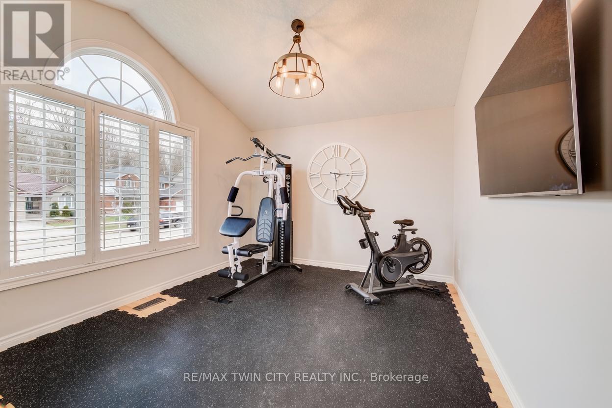 77 Laschinger Boulevard, Wilmot, Ontario  N3A 2G7 - Photo 5 - X12967838