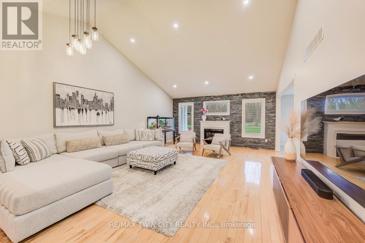 77 Laschinger Boulevard, Wilmot, Ontario  N3A 2G7 - Photo 8 - X12967838