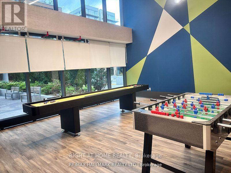 1404 - 185 Deerfield Road, Newmarket, Ontario  L3Y 0G7 - Photo 3 - N12965480