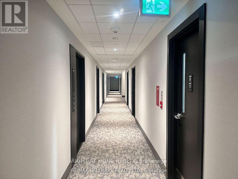 1404 - 185 Deerfield Road, Newmarket, Ontario  L3Y 0G7 - Photo 4 - N12965480