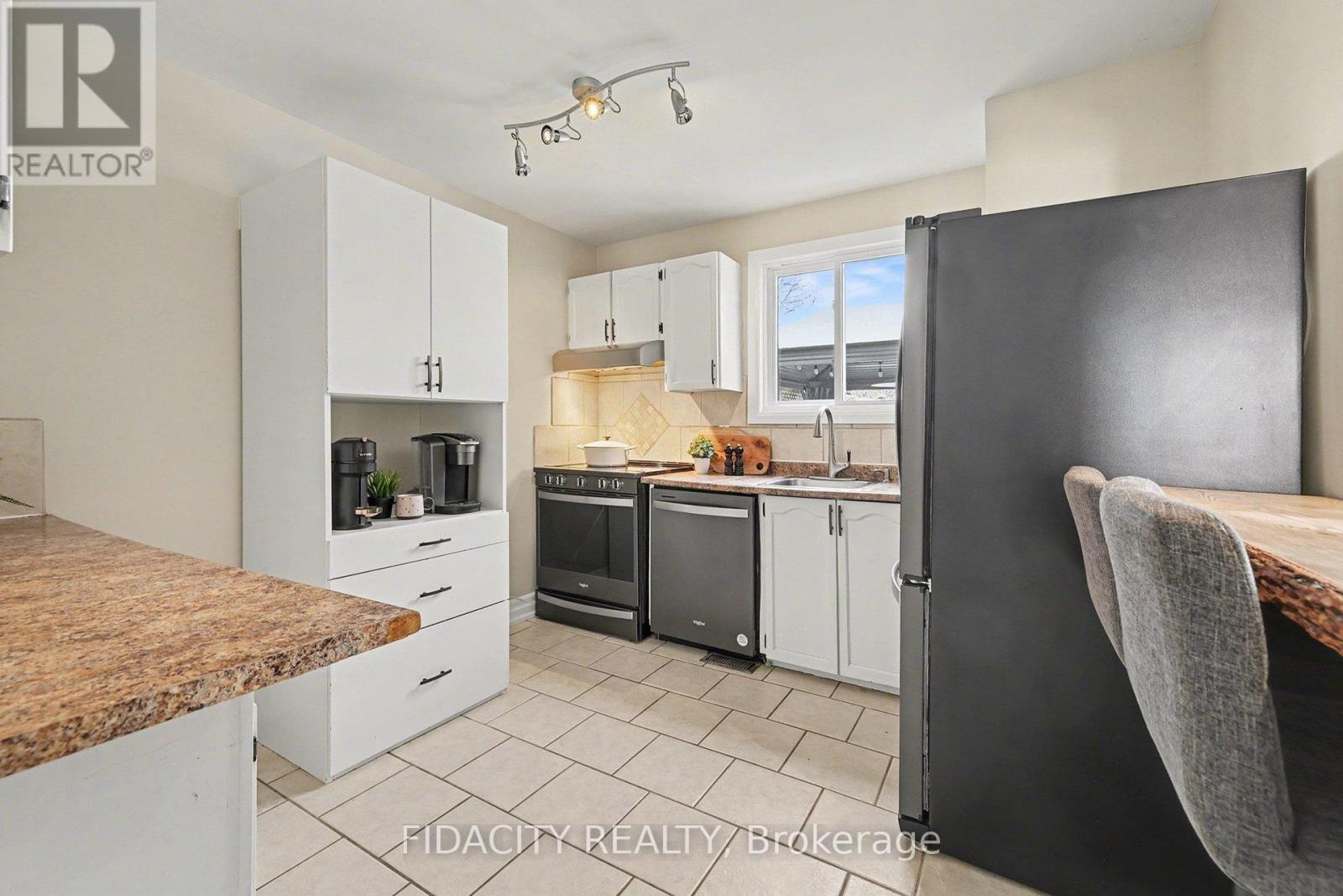 28 Glamorgan Drive, Ottawa, Ontario  K2L 1P9 - Photo 10 - X12967944