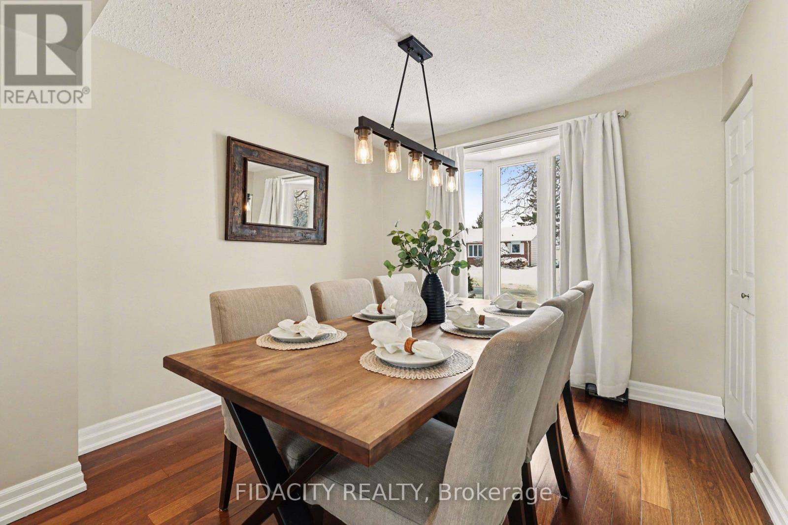 28 Glamorgan Drive, Ottawa, Ontario  K2L 1P9 - Photo 4 - X12967944