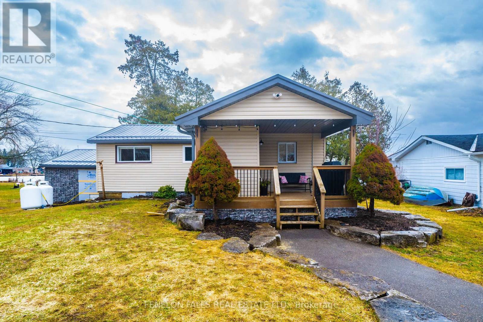 30 Jones Avenue, Kawartha Lakes, Ontario  K0M 1G0 - Photo 9 - X12967894