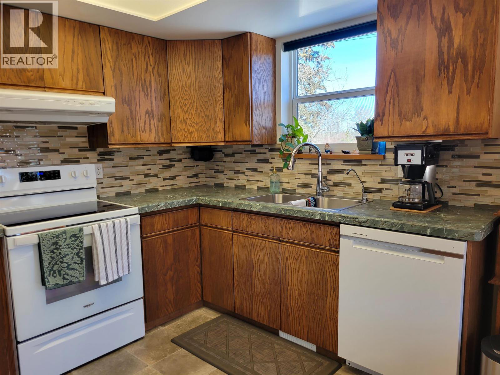 2480 Silversmith Avenue, Vanderhoof, British Columbia  V0J 3A0 - Photo 5 - R3106587