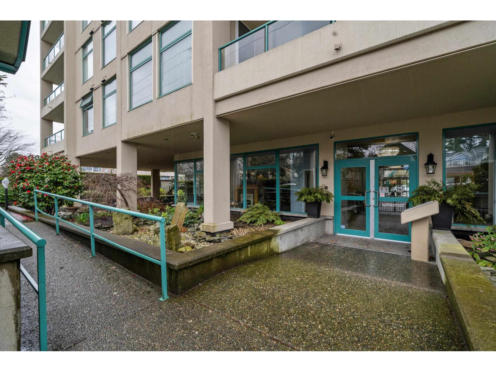 303 15466 North Bluff Road, White Rock, British Columbia  V4B 3G1 - Photo 3 - R3107703