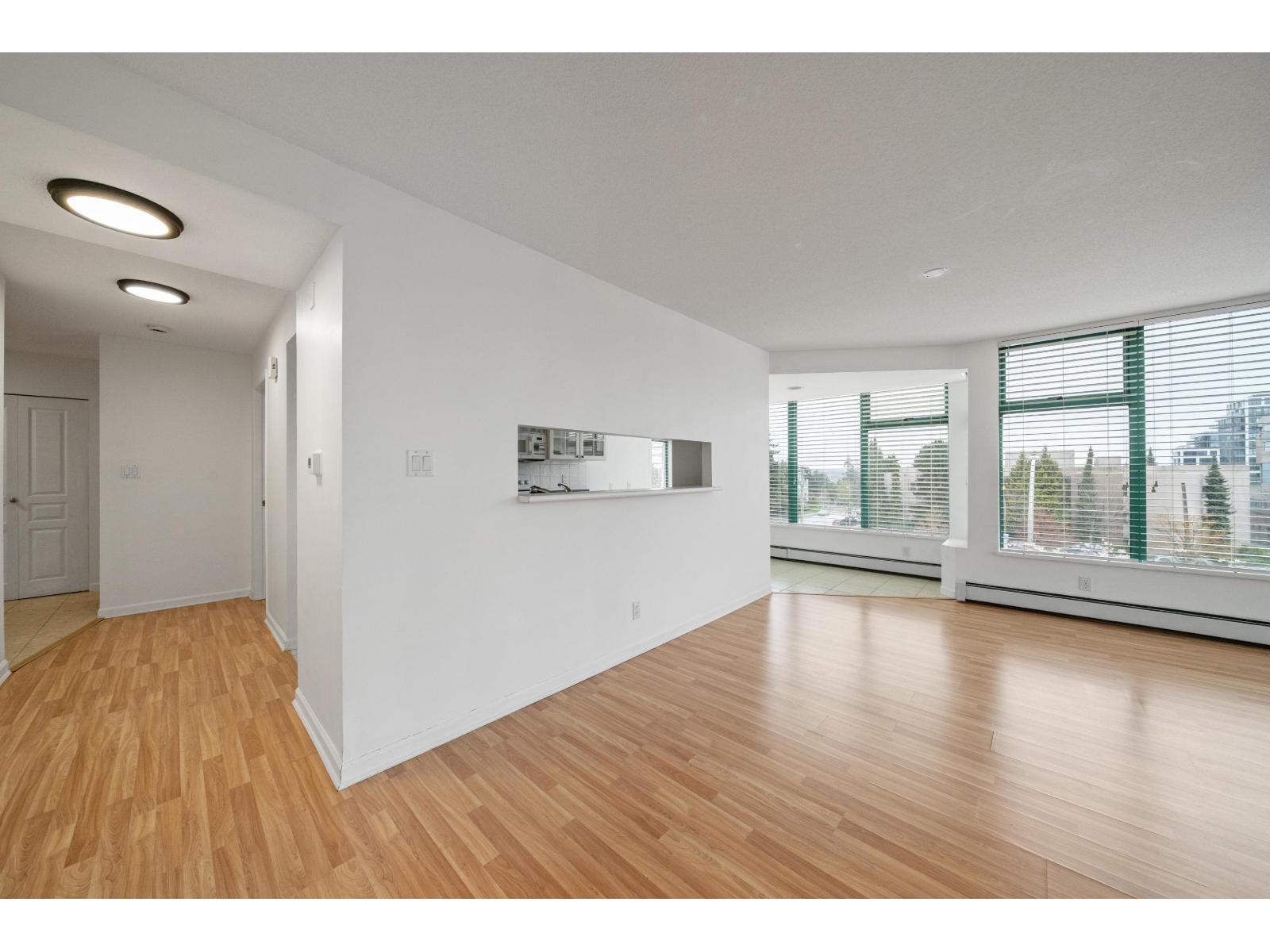 303 15466 North Bluff Road, White Rock, British Columbia  V4B 3G1 - Photo 8 - R3107703