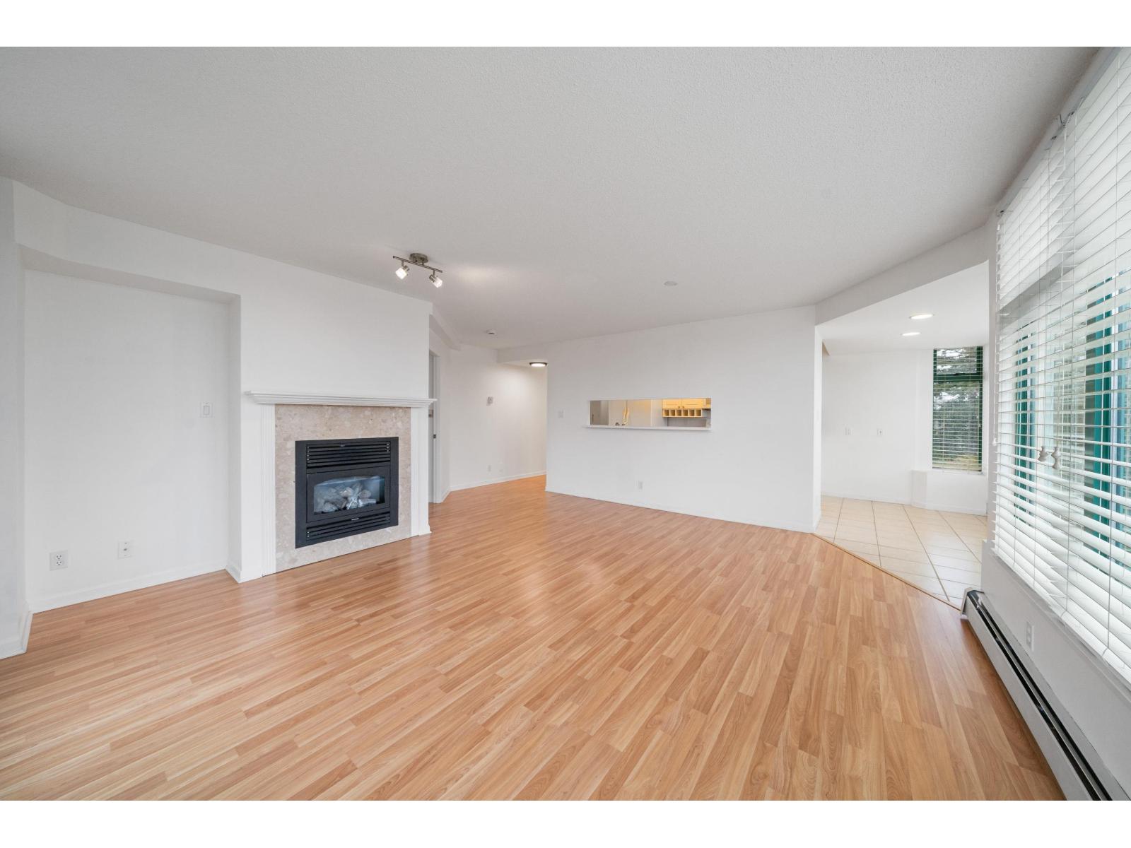 303 15466 North Bluff Road, White Rock, British Columbia  V4B 3G1 - Photo 5 - R3107703