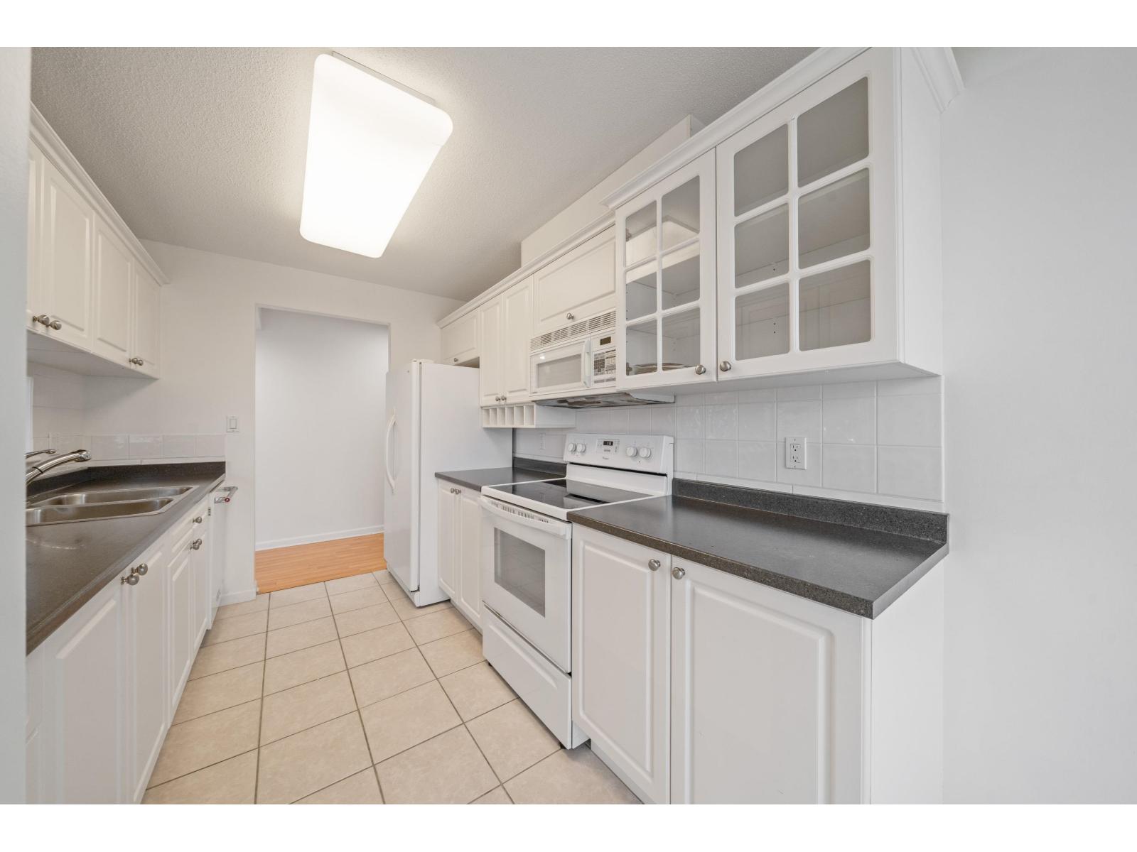 303 15466 North Bluff Road, White Rock, British Columbia  V4B 3G1 - Photo 10 - R3107703