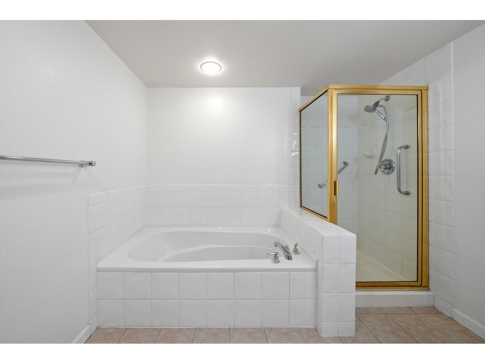 303 15466 North Bluff Road, White Rock, British Columbia  V4B 3G1 - Photo 17 - R3107703