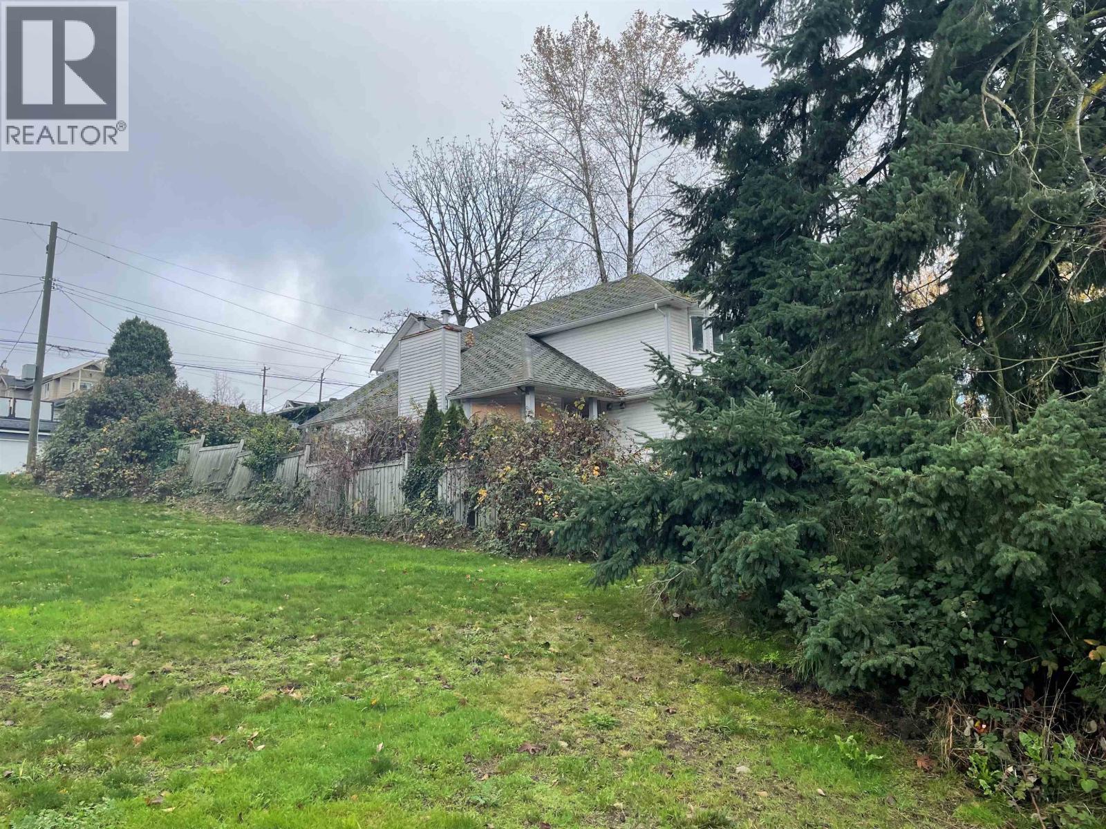 808 E 3rd Street, North Vancouver, British Columbia  V7L 1H1 - Photo 1 - R3107658