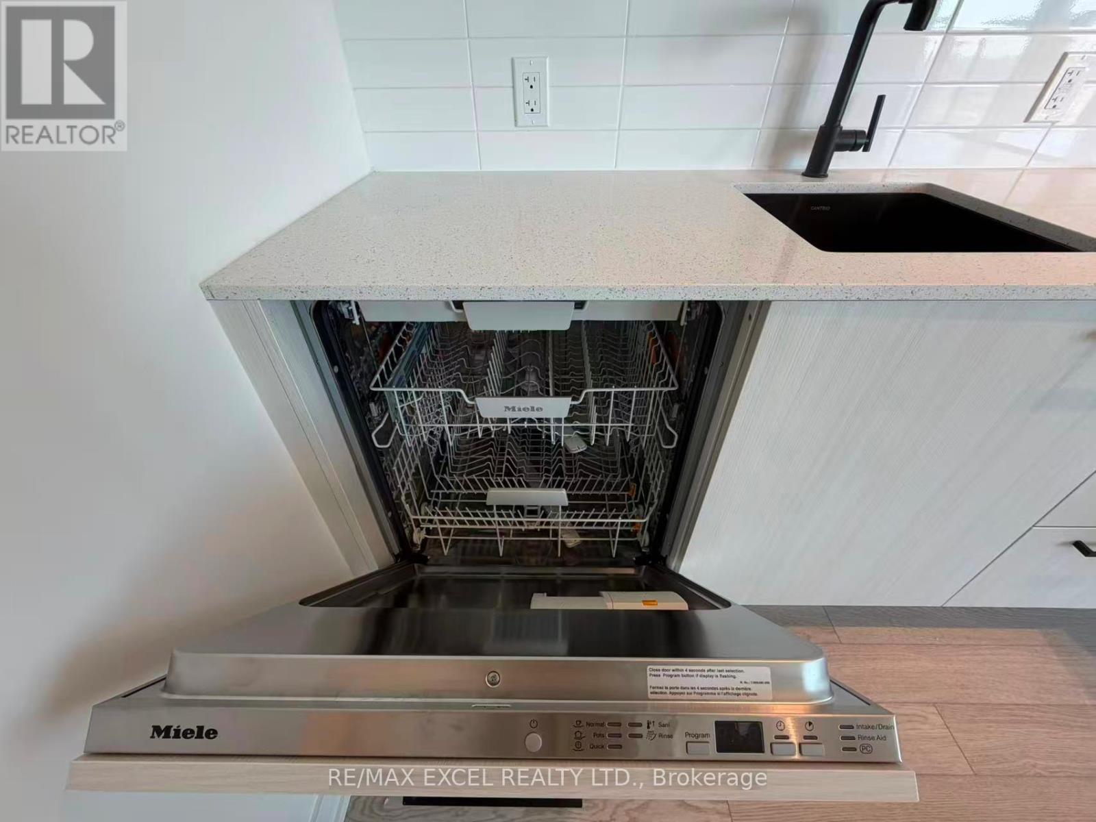 2410 - 1 Quarrington Lane, Toronto, Ontario  M3C 0S4 - Photo 11 - C12967958