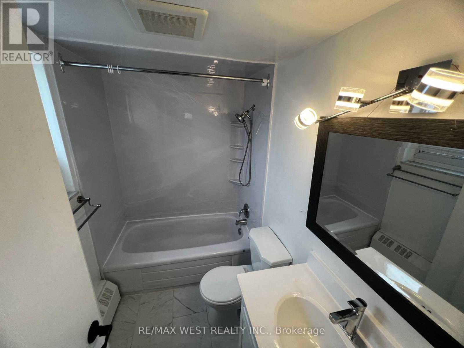 202 - 130 Neptune Drive, Toronto, Ontario  M6A 1X5 - Photo 13 - C12967970