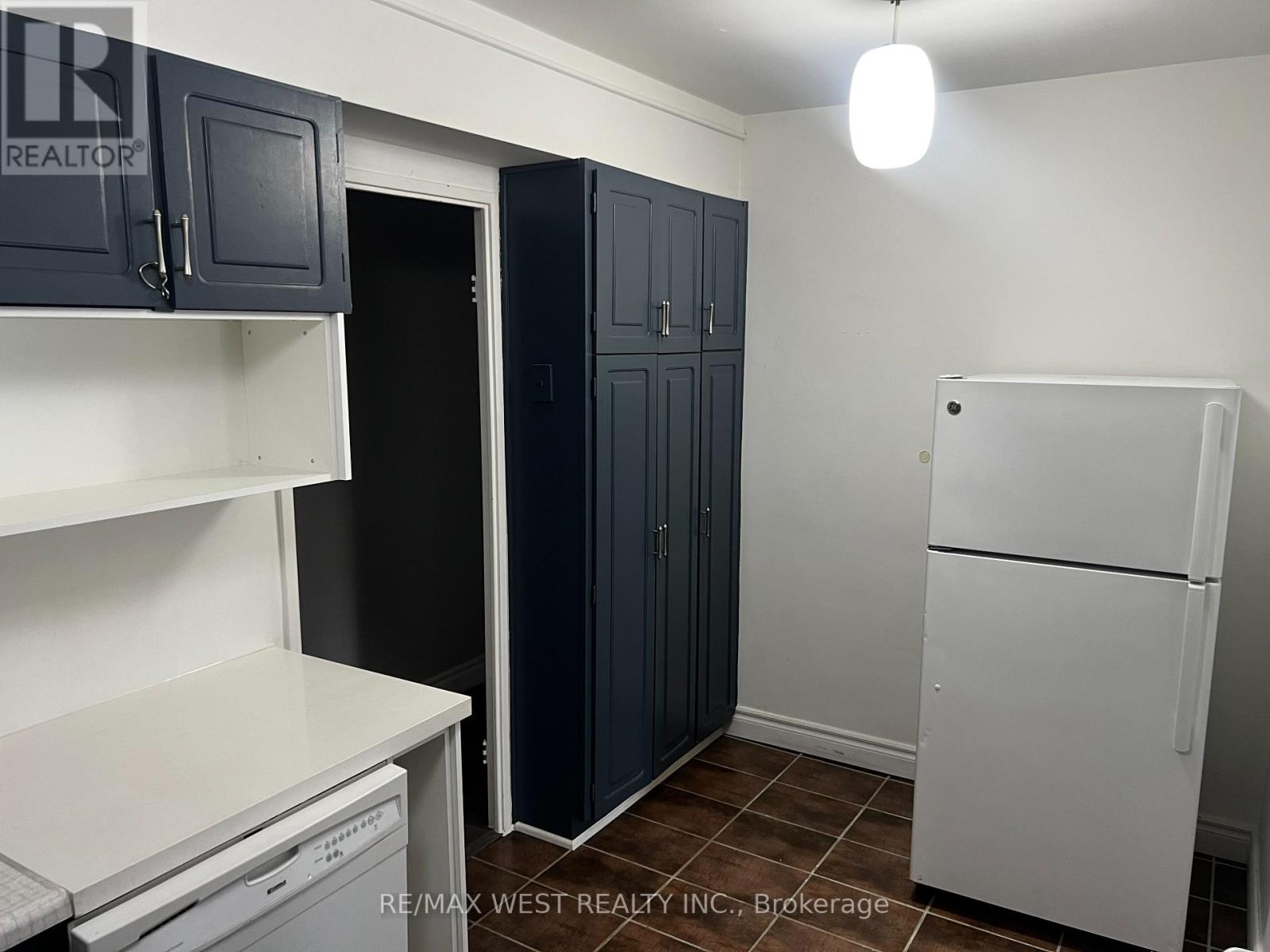 202 - 130 Neptune Drive, Toronto, Ontario  M6A 1X5 - Photo 5 - C12967970