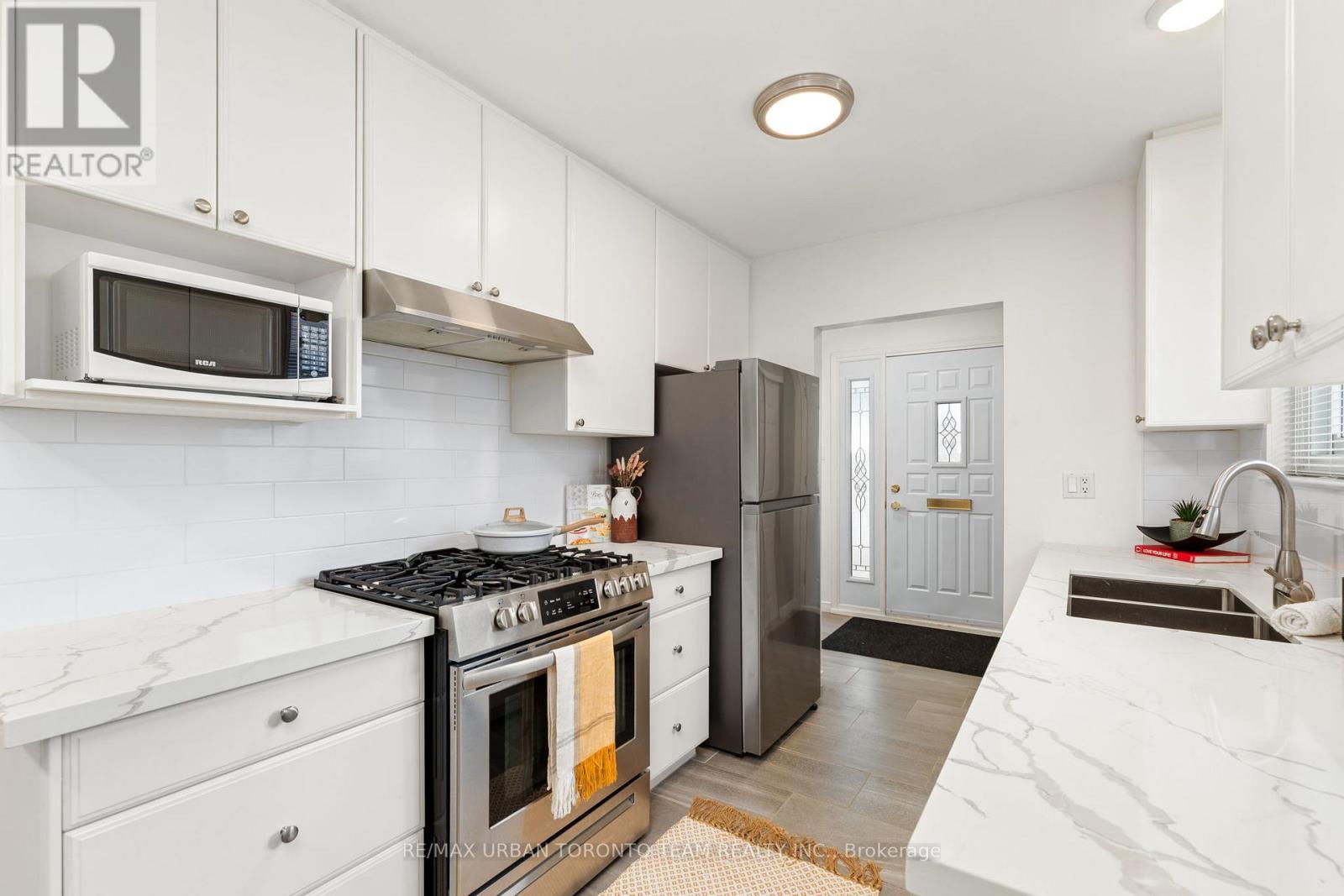 57 Bledlow Manor Drive, Toronto, Ontario  M1E 1B1 - Photo 8 - E12967892