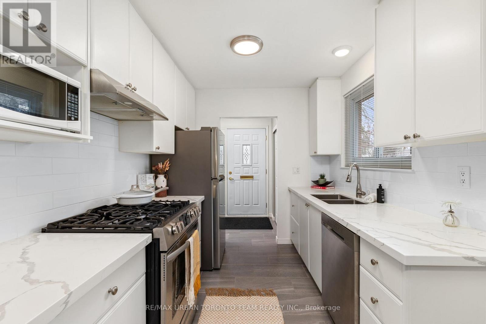 57 Bledlow Manor Drive, Toronto, Ontario  M1E 1B1 - Photo 9 - E12967892