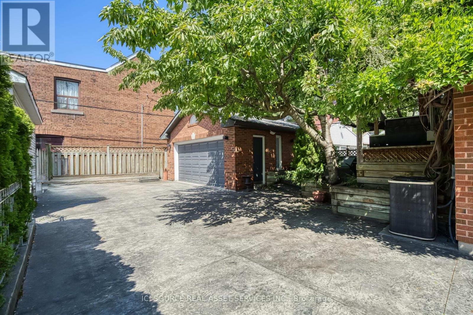 34 Rusholme Drive, Toronto, Ontario  M6J 3J9 - Photo 3 - C12906532