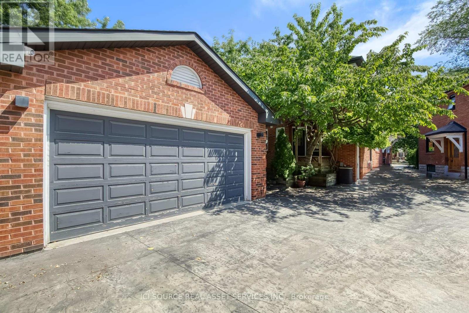 34 Rusholme Drive, Toronto, Ontario  M6J 3J9 - Photo 4 - C12906532