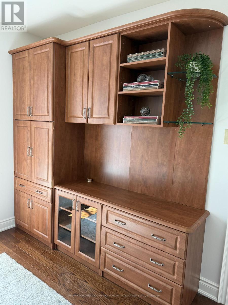 38 Crimson Millway, Toronto, Ontario  M2L 1T6 - Photo 4 - C12963100