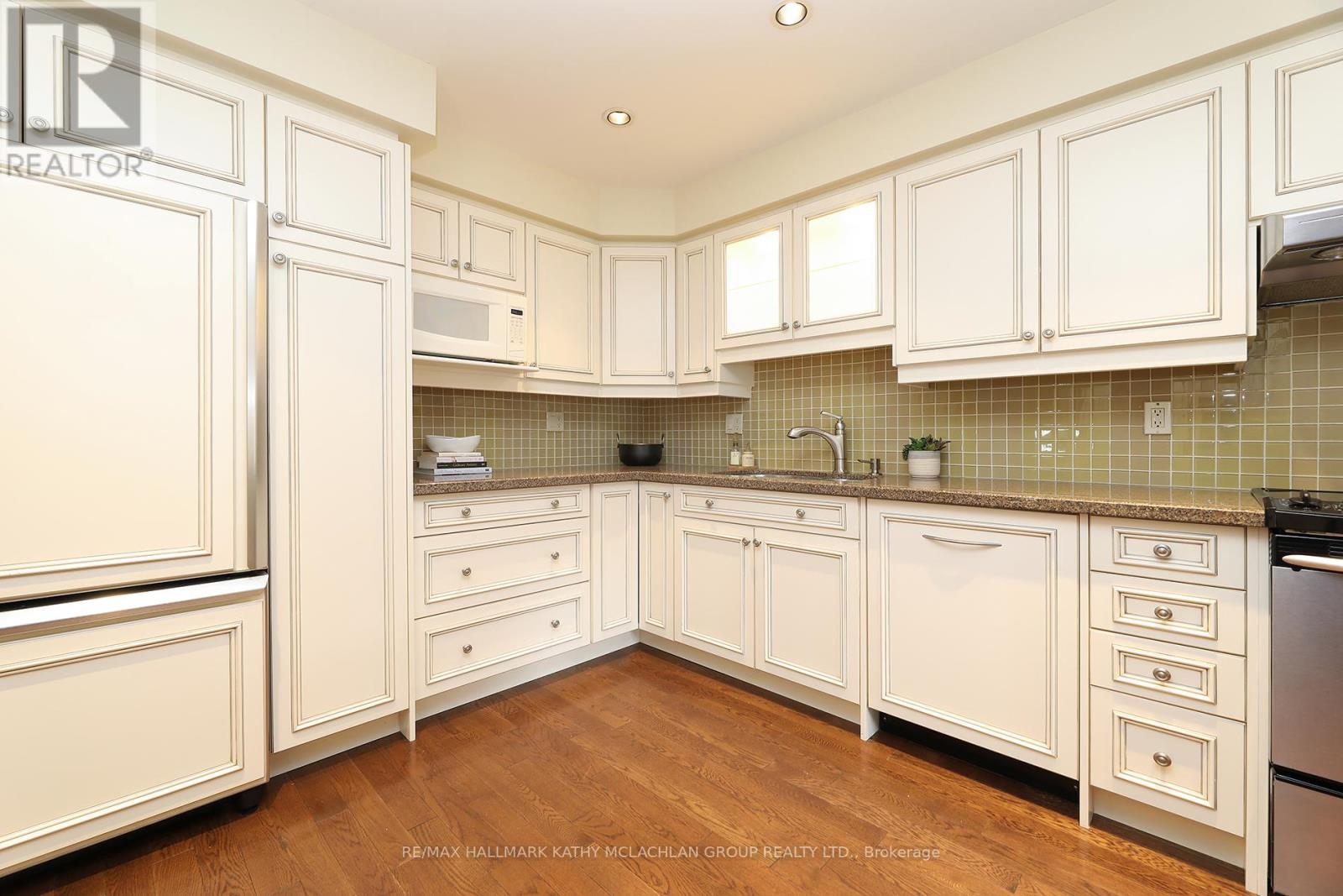 38 Crimson Millway, Toronto, Ontario  M2L 1T6 - Photo 6 - C12963100