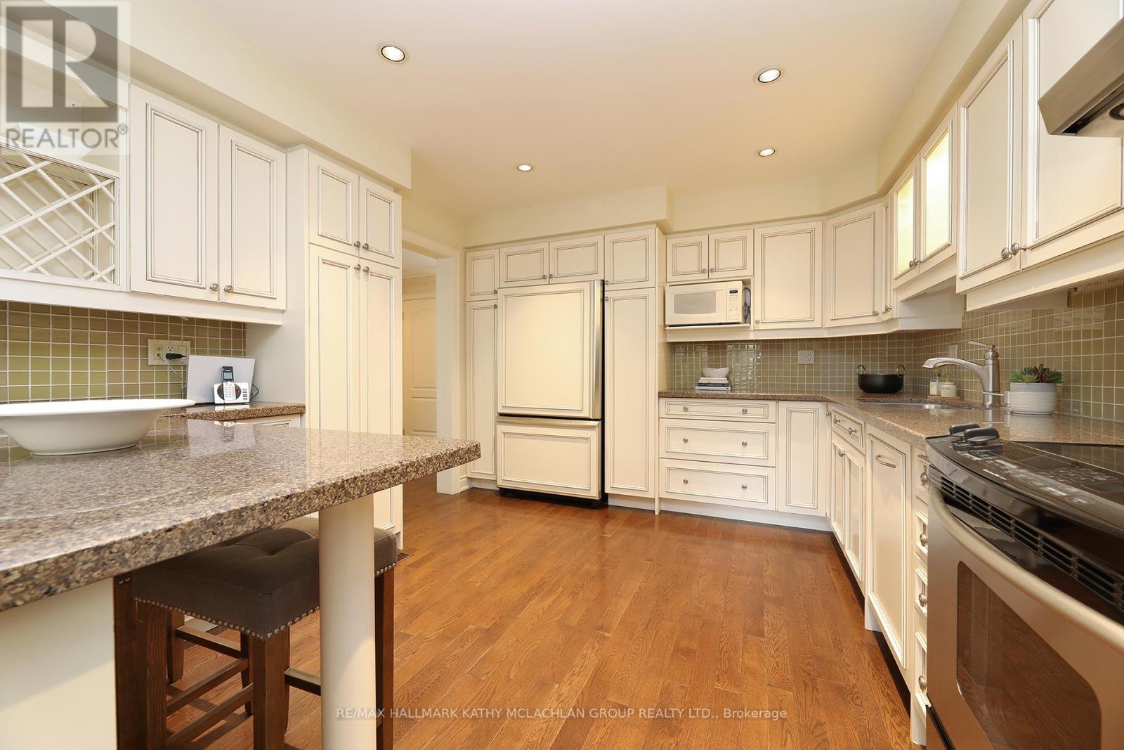 38 Crimson Millway, Toronto, Ontario  M2L 1T6 - Photo 8 - C12963100