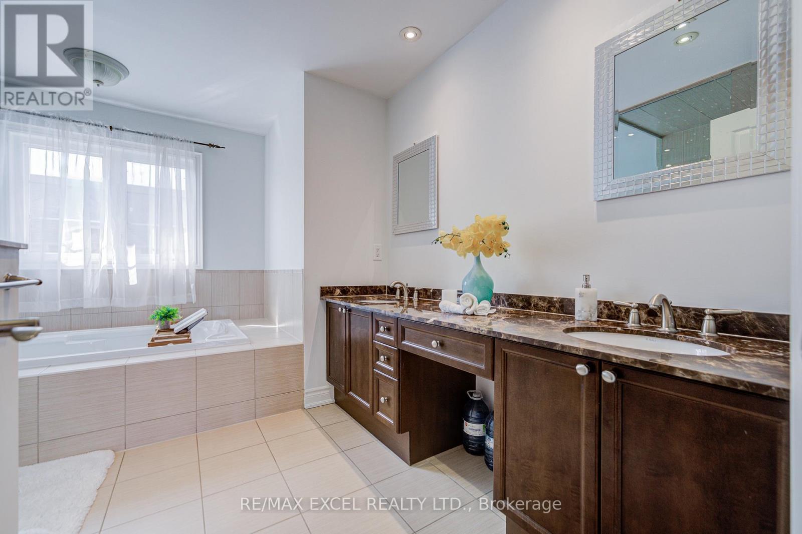 144 Chapman Court, Aurora, Ontario  L4G 0E2 - Photo 33 - N12967888