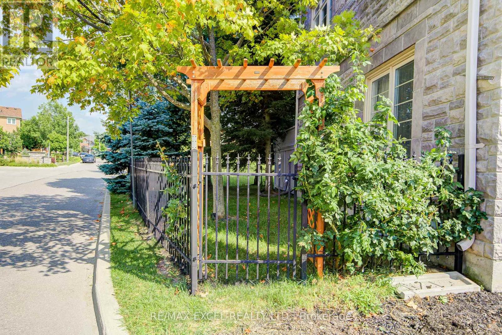 144 Chapman Court, Aurora, Ontario  L4G 0E2 - Photo 39 - N12967888