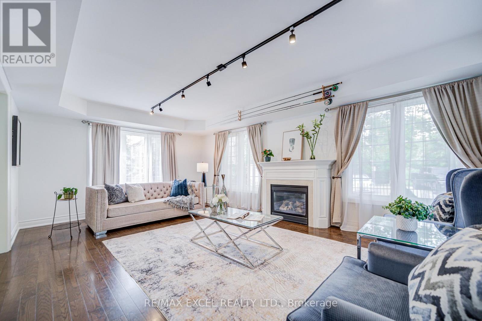 144 Chapman Court, Aurora, Ontario  L4G 0E2 - Photo 5 - N12967888