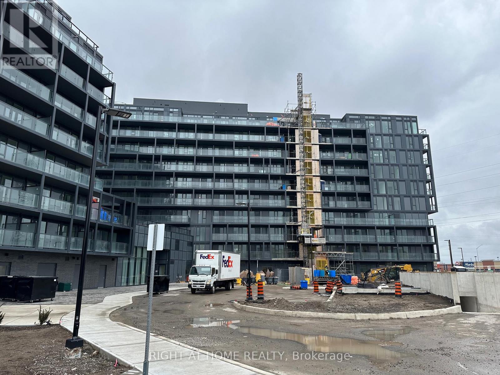 B613 - 3200 Dakota Common, Burlington, Ontario  L7M 2A9 - Photo 3 - W12967884