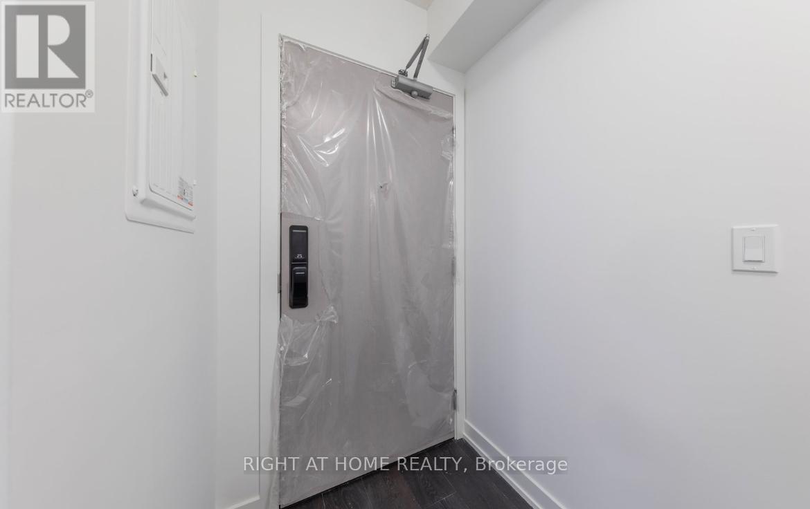 B613 - 3200 Dakota Common, Burlington, Ontario  L7M 2A9 - Photo 4 - W12967884