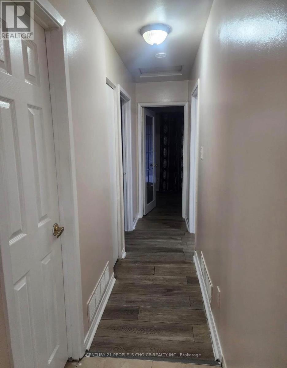 17 Seaborn Road, Brampton, Ontario  L6V 2B8 - Photo 8 - W12967886