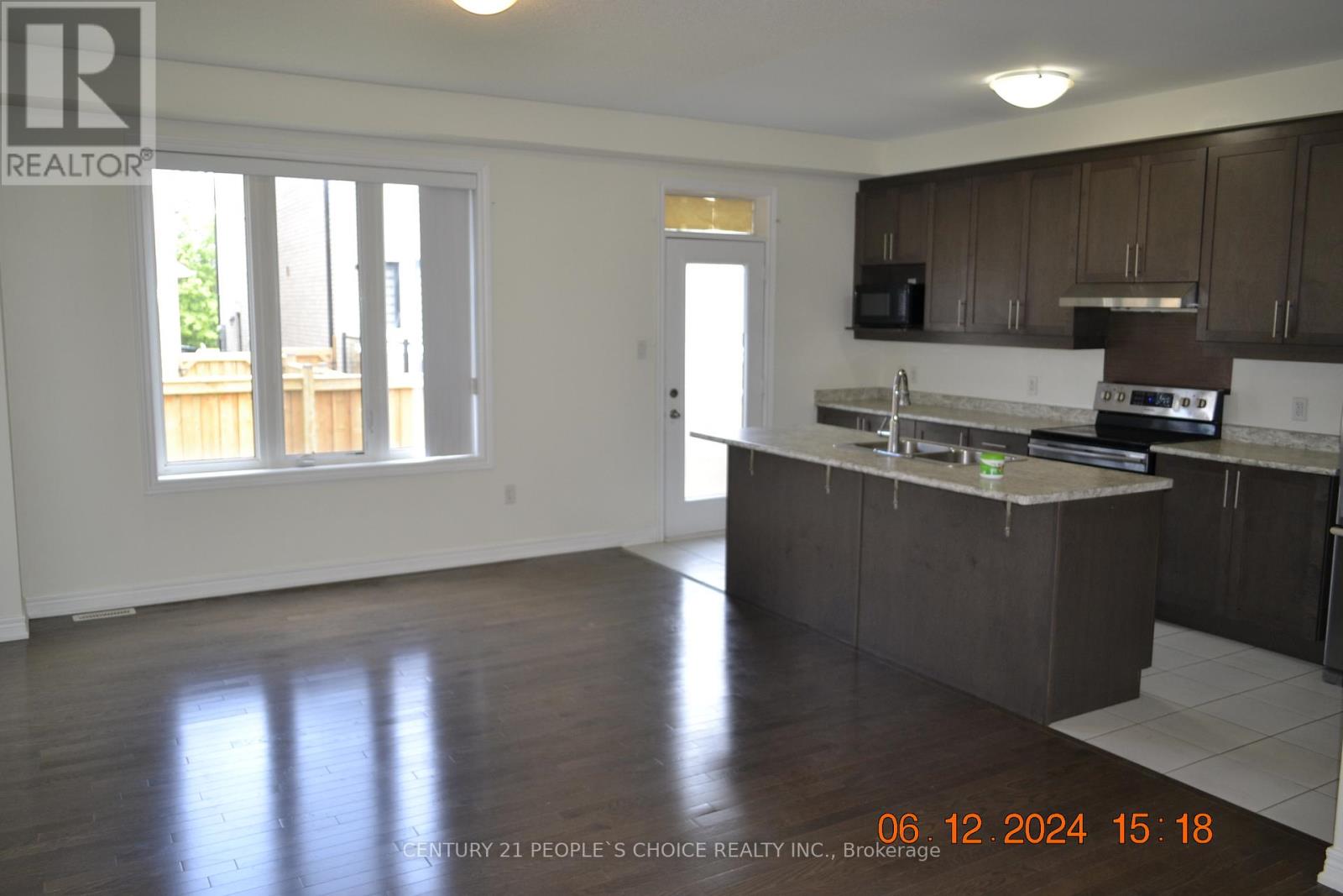 206 Fruitvale Circle, Brampton, Ontario  L7A 5C3 - Photo 4 - W12967930